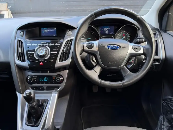 Ford Focus 2011 photo 3
