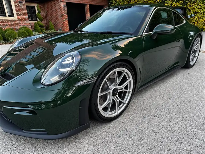 Porsche 911 2025 photo 2
