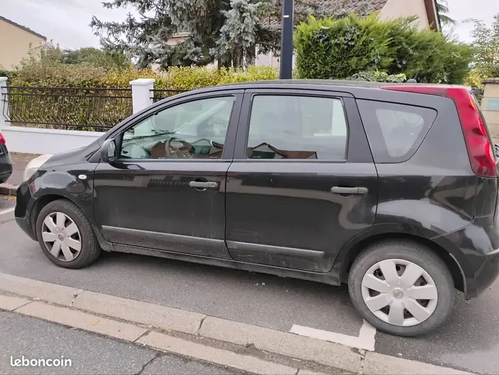 Nissan Note 2009 photo 2