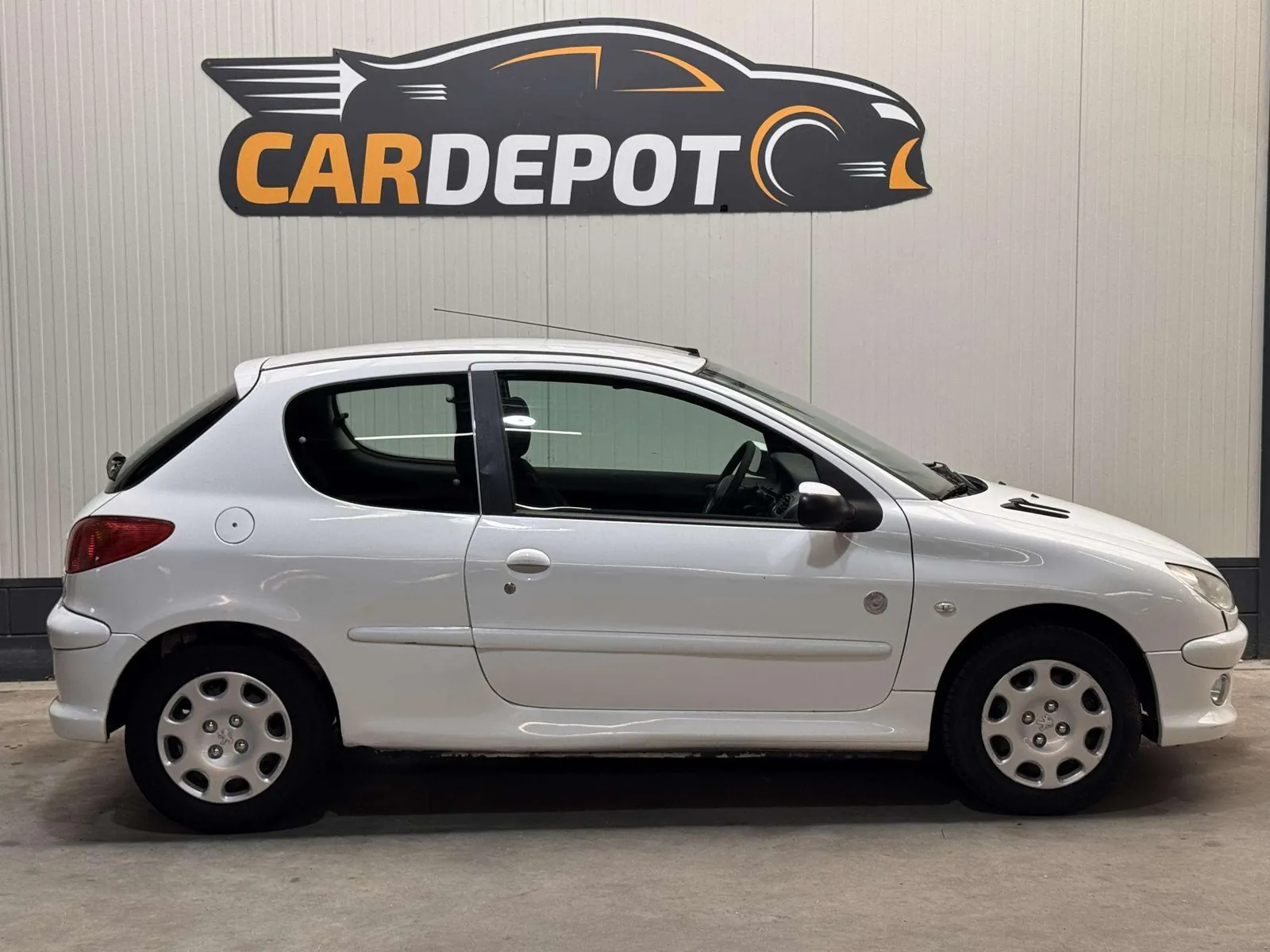 Peugeot 206 2008 photo 4