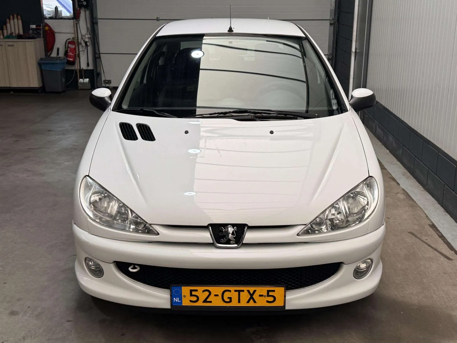 Peugeot 206 2008 photo 2