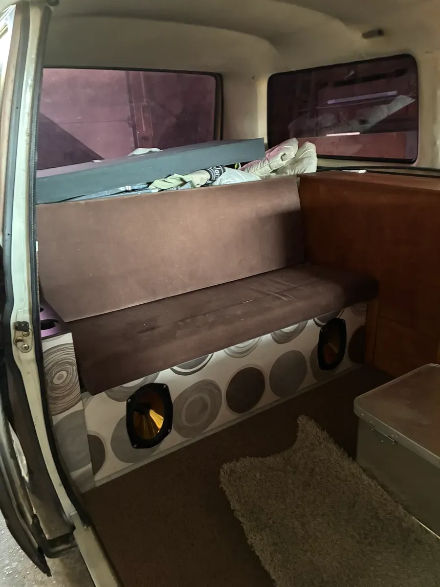 Volkswagen T3 1981 photo 2