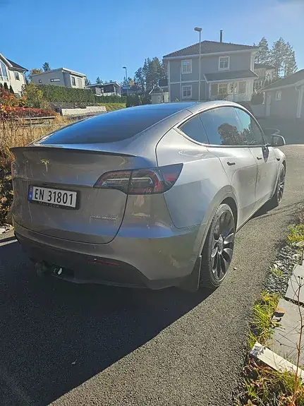 Tesla Model Y 2025 photo 3