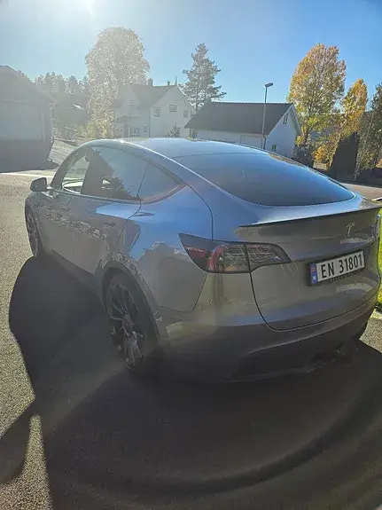 Tesla Model Y 2025 photo 4