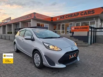 Toyota Aqua 2018 photo 2