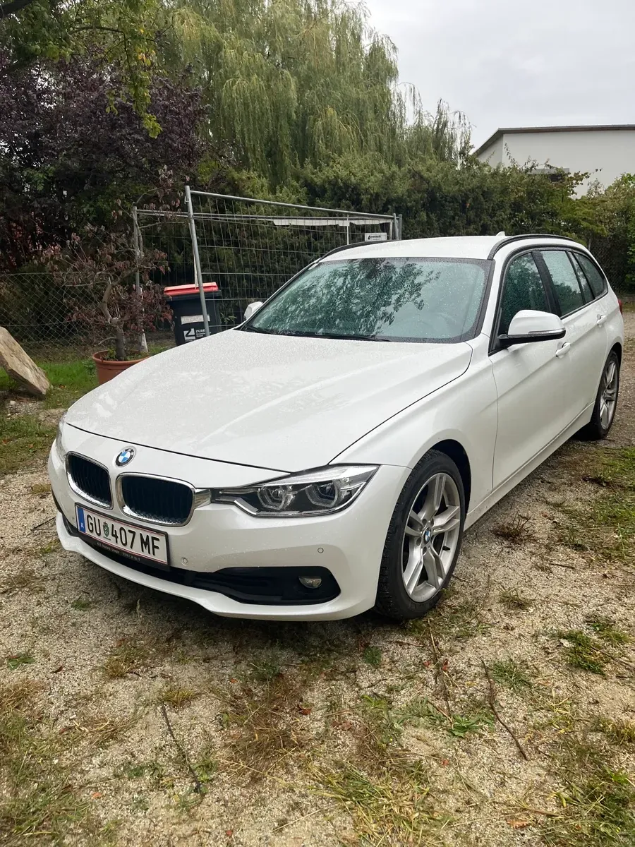 BMW 3 Series 2018 photo 2