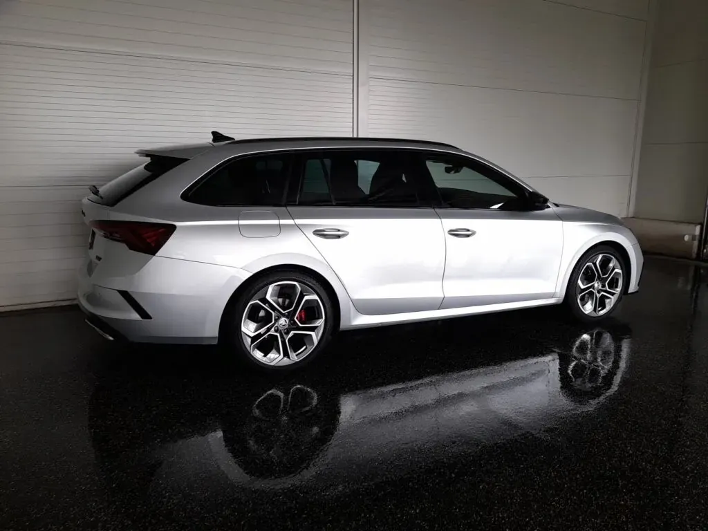 Skoda Octavia 2023 photo 2
