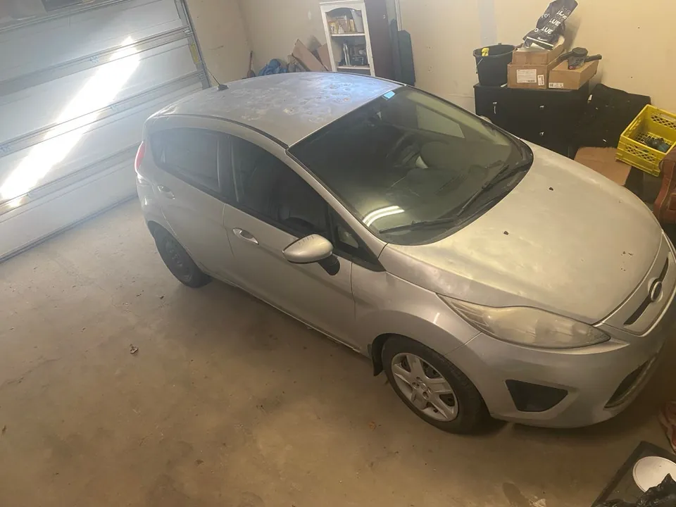 Ford Fiesta 2012 photo 2