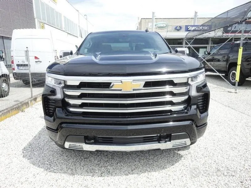 Chevrolet Silverado 2026 photo 2