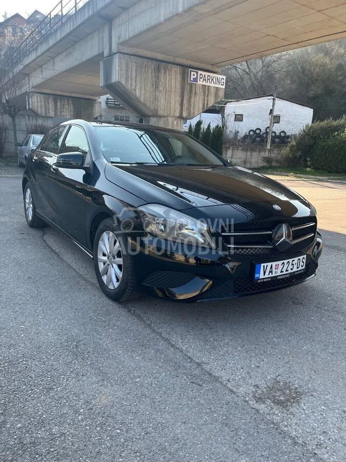 Mercedes-Benz A 180 2014 photo 2