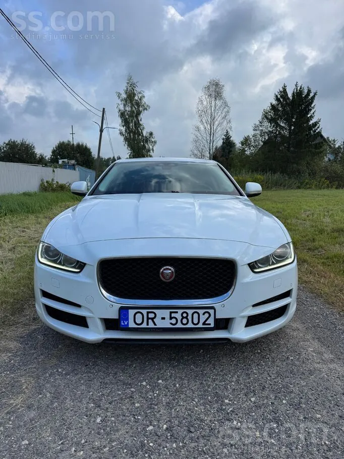 Jaguar Xe 2017 photo 2