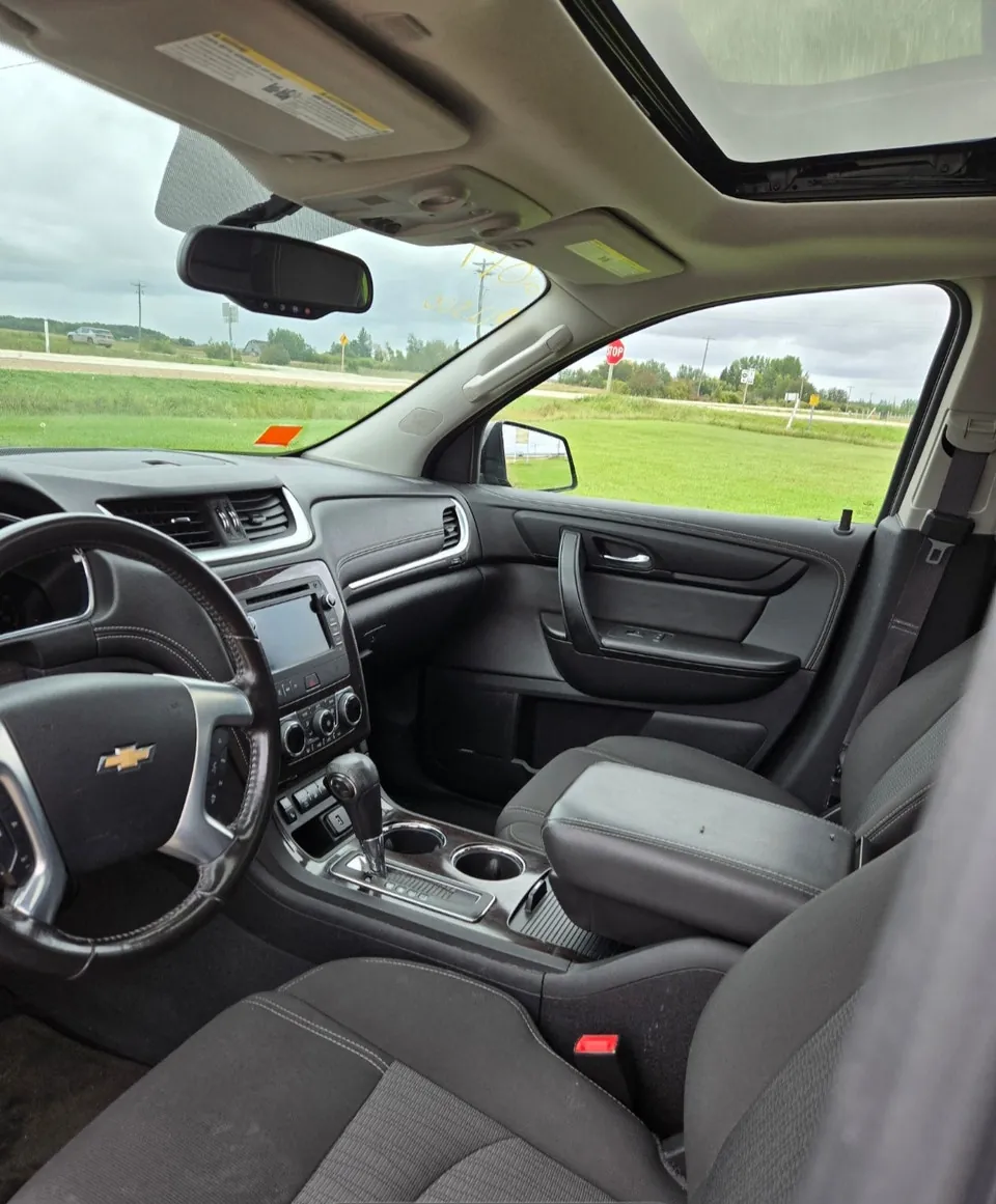 Chevrolet Traverse 2017 photo 2