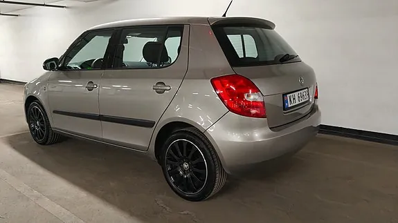Skoda Fabia 2011 photo 4