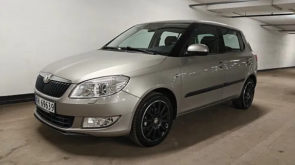 Skoda Fabia 2011 photo 3