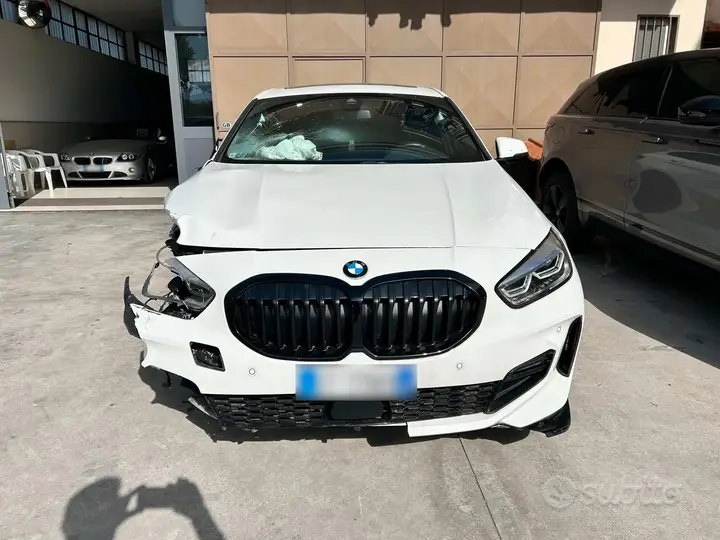 BMW 118D 2024 photo 2