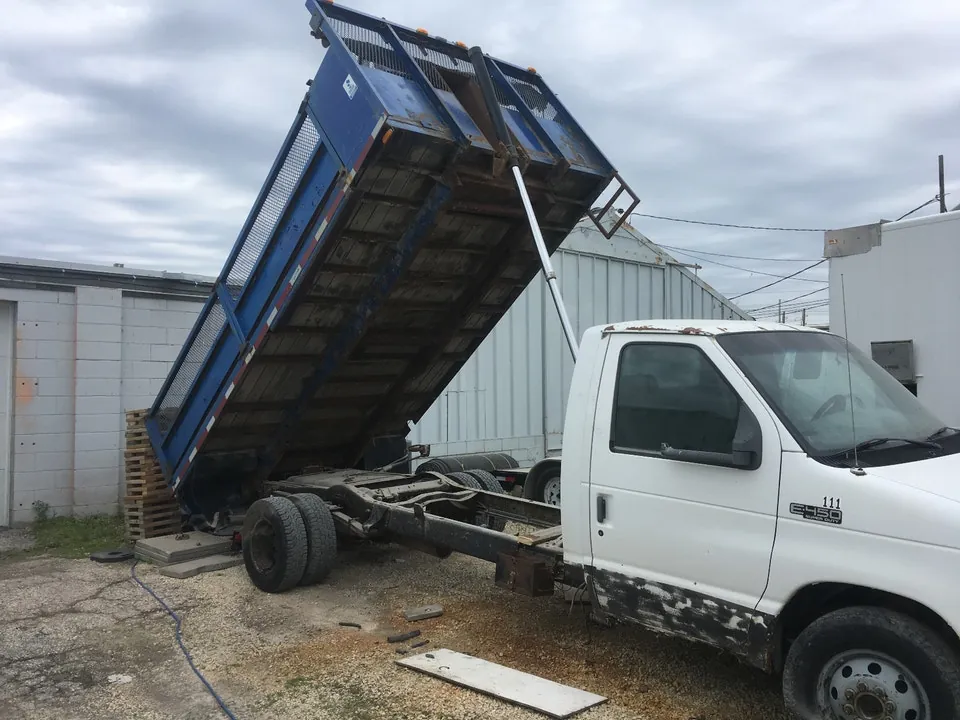 Ford E-450 2012 photo 2