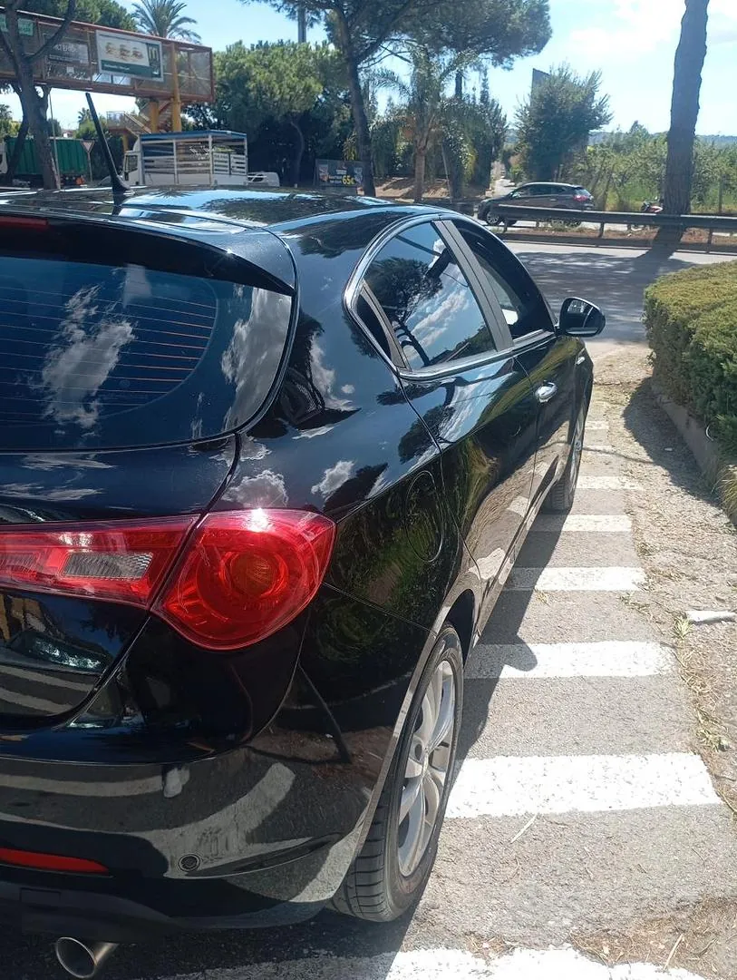 Alfa Romeo Giulietta 2010 photo 4