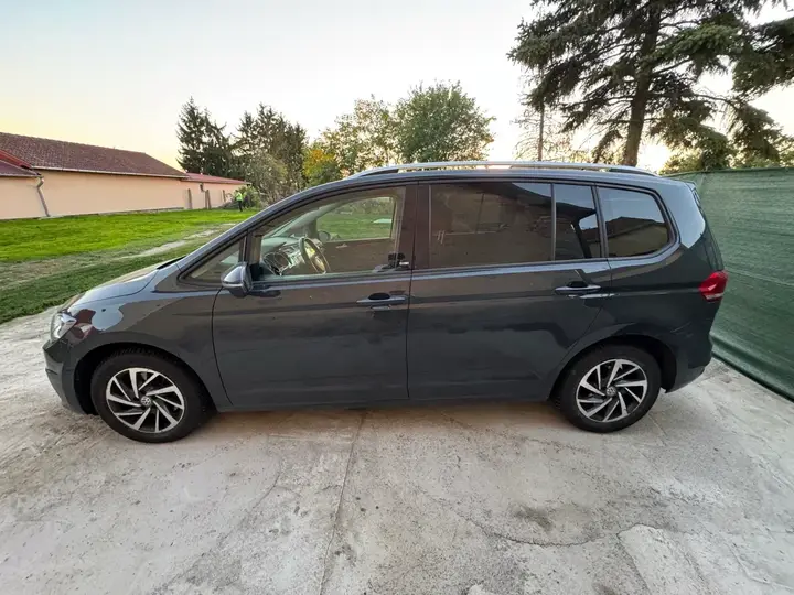 Volkswagen Touran 2017 photo 2