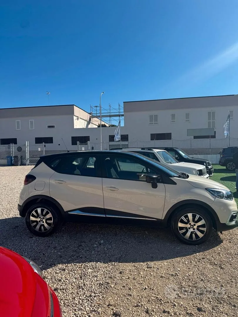Renault Captur 2018 photo 2
