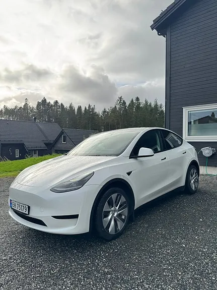 Tesla Model Y 2024 photo 3