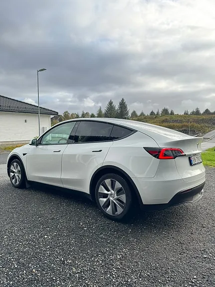 Tesla Model Y 2024 photo 4
