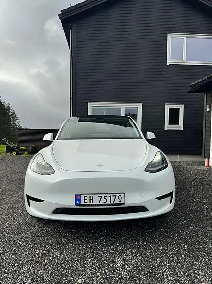 Tesla Model Y 2024 photo 2
