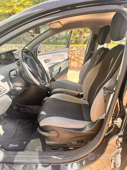 Lancia Ypsilon 2015 photo 3