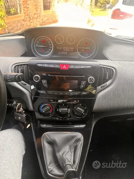 Lancia Ypsilon