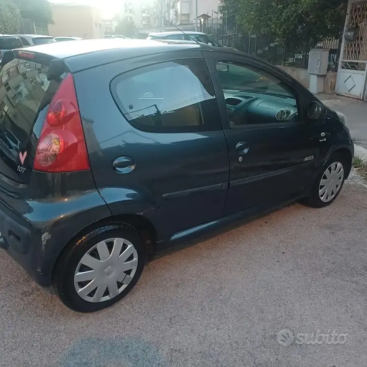 Peugeot 107 2008 photo 3