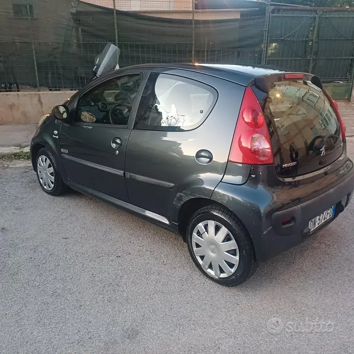 Peugeot 107 2008 photo 4