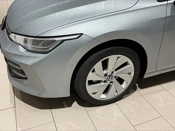 Volkswagen Golf I 2026 photo 2
