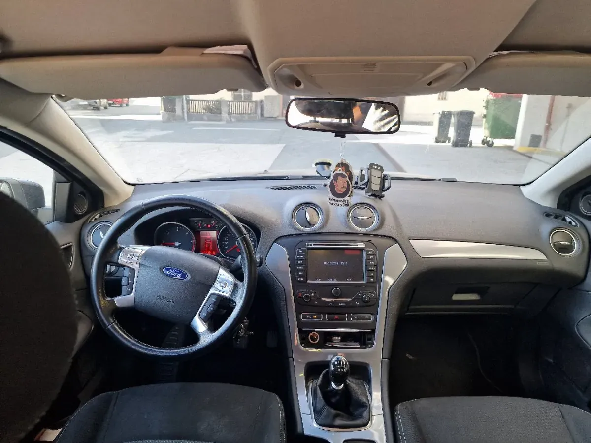 Ford Mondeo 2012 photo 2