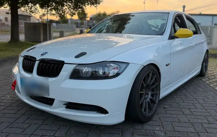 BMW E90 325I