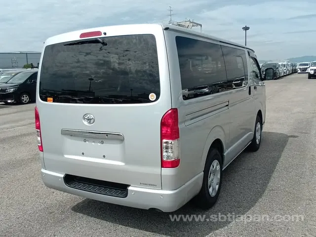 Toyota Hiace 2023 photo 4