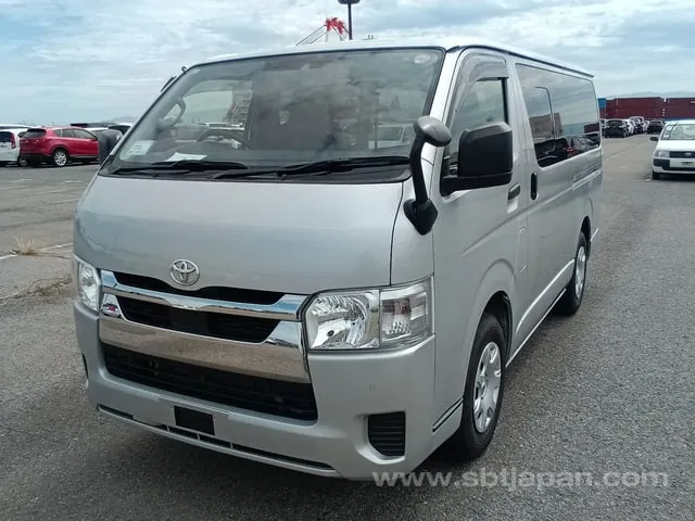 Toyota Hiace 2023 photo 2