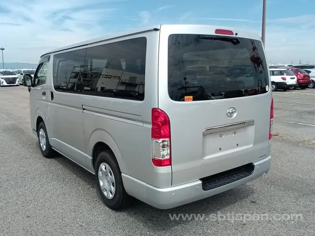 Toyota Hiace 2023 photo 3