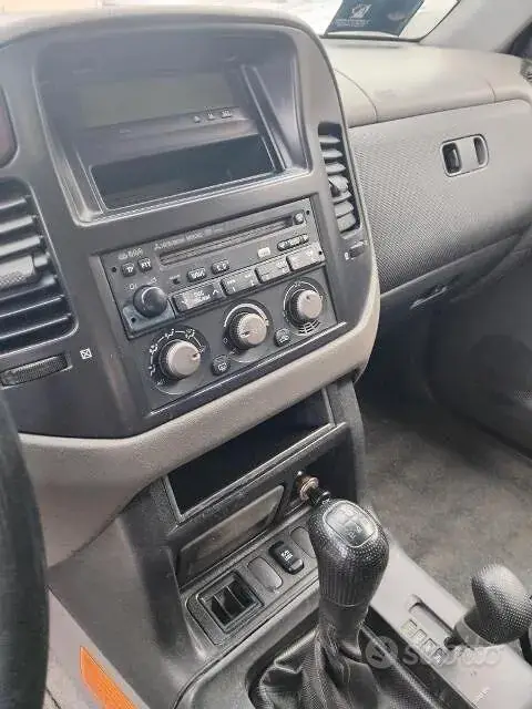 Mitsubishi Pajero 2001 photo 4