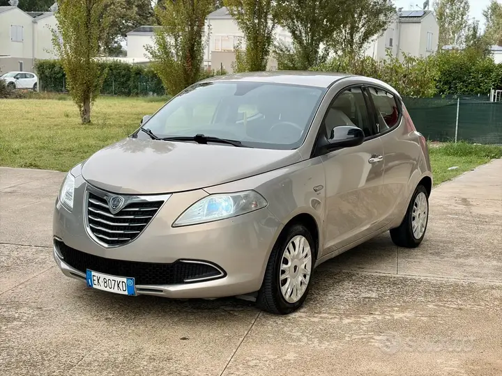 Lancia Ypsilon 2011 photo 2
