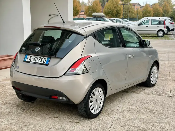 Lancia Ypsilon 2011 photo 4
