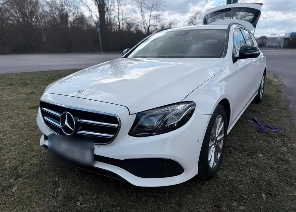 Mercedes-Benz E 220 D