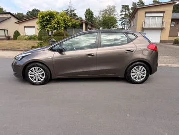 Kia Cee D 2012 photo 2