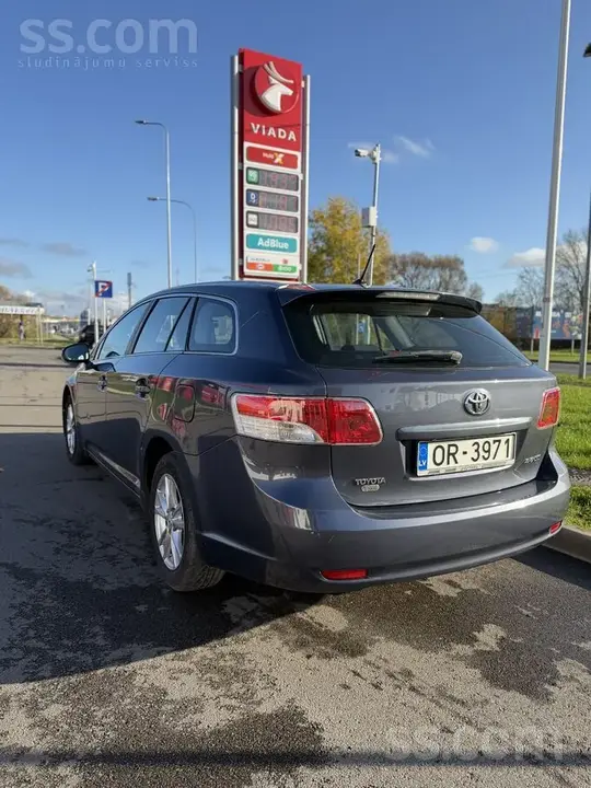 Toyota Avensis 2011 photo 3