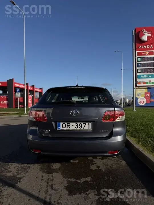 Toyota Avensis 2011 photo 5