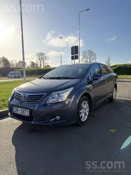Toyota Avensis 2011 photo 2