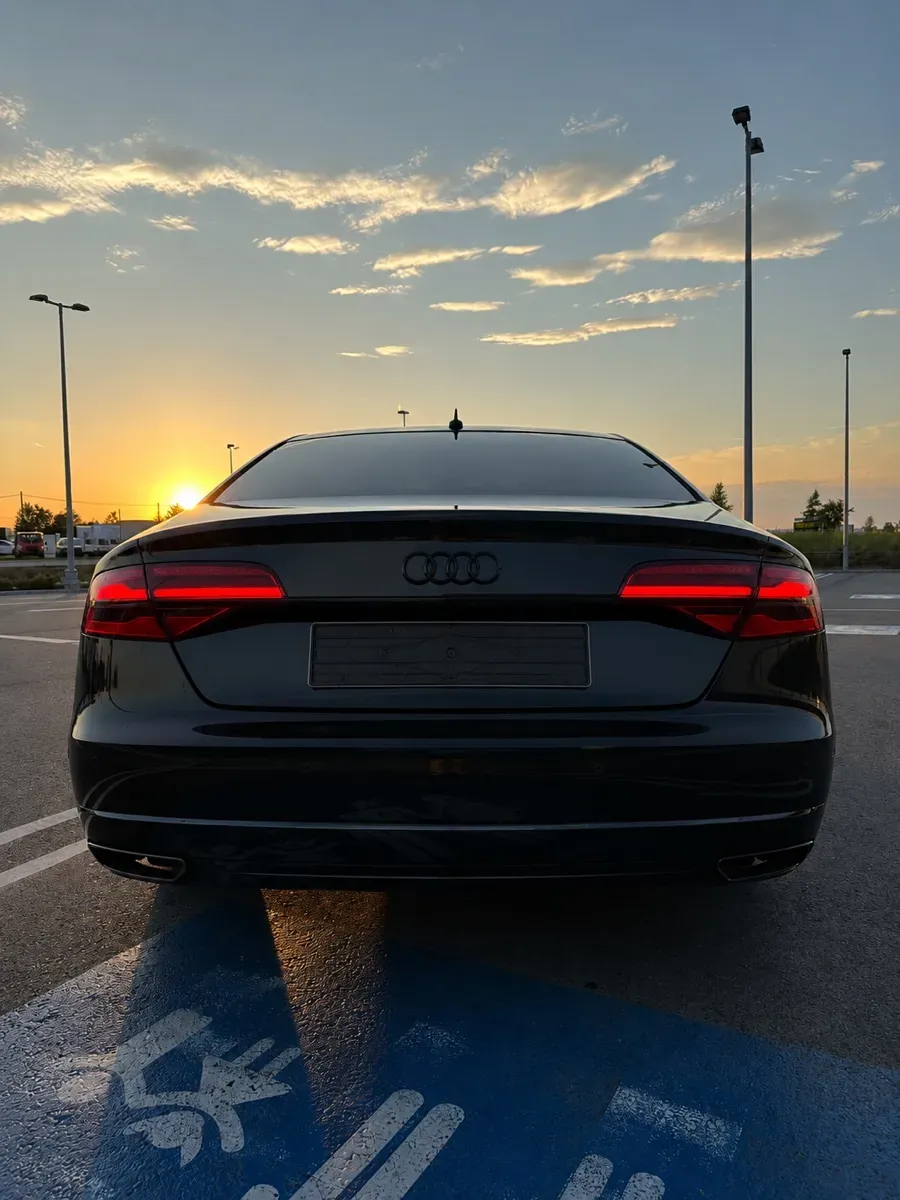 Audi A8 2016 photo 2