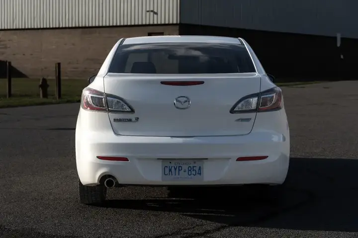 Mazda Mazda3 2012 photo 4