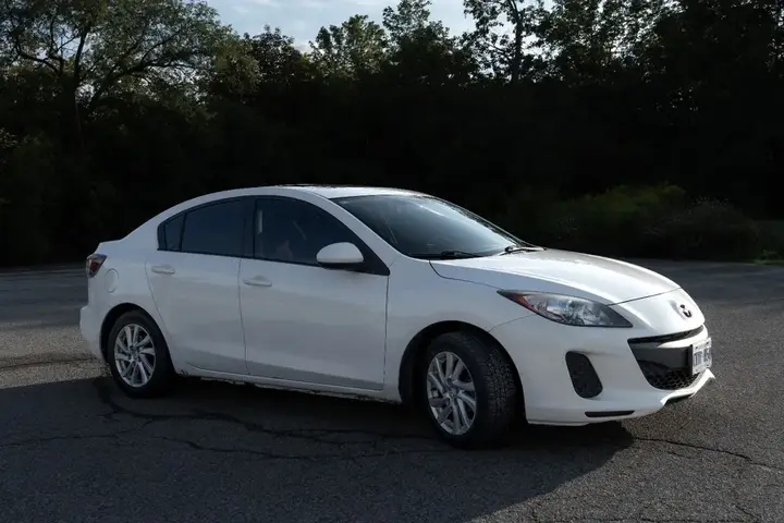 Mazda Mazda3 2012 photo 3