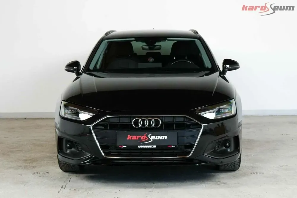 Audi A4 2022 photo 2