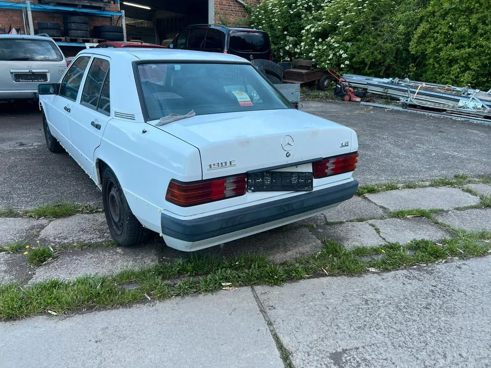 Mercedes-Benz 190E