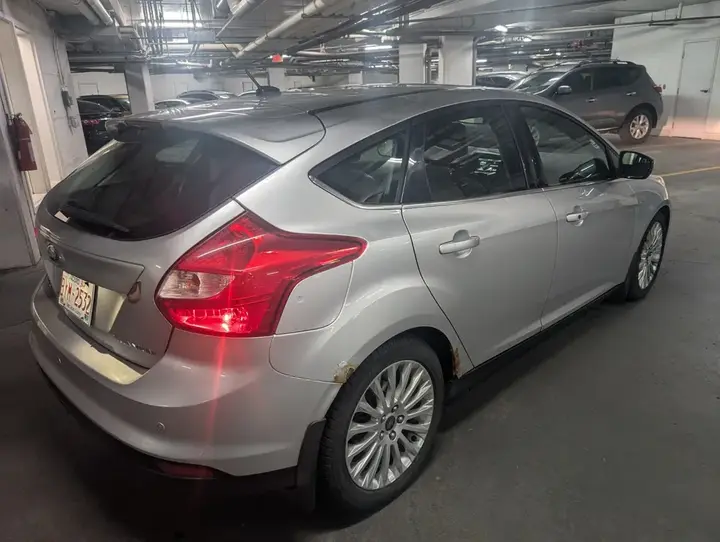 Ford Focus 2012 photo 2